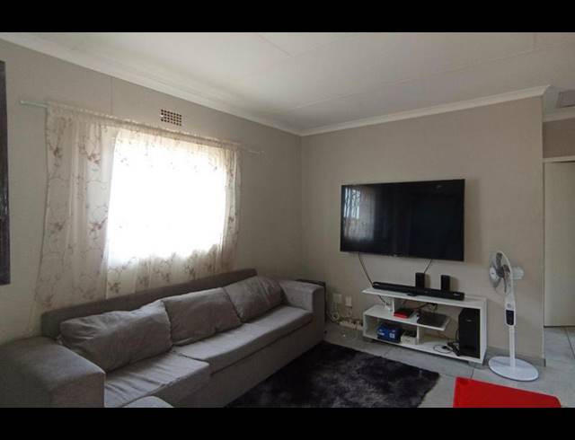 3 BEDROOM HOUSE FOR SALE IN RIVERSIDE VIEW EXT 35